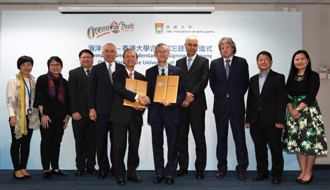 Officiating guests include: (from left) Isabel Li, Discovery & Education Director, Ocean Park; Josephine Woo, Acting Head, Discovery & Education, Ocean Park; Professor Kenneth Leung, Professor of Aquatic Ecology and Toxicology, The University of Hong Kong; Leo Kung, Chairman, Ocean Park; Matthias Li, Chief Executive, Ocean Park; Professor Andy Hor, Vice-President and Pro-Vice-Chancellor (Research), The University of Hong Kong; Professor Matthew Evans, Dean, Faculty of Science, The University of Hong Kong; Dr Gary Harfitt, Associate Dean, Faculty of Education, The University of Hong Kong; Dr Wilton Fok, Assistant Dean (External Relations and Knowledge Exchange), Faculty of Engineering, The University of Hong Kong; and Professor Becky Loo, Professor and Head, Department of Geography, The University of Hong Kong.